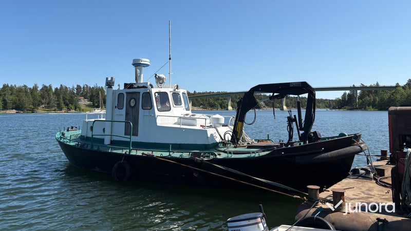 Bogserfartyg / Bärgningsfartyg med kran
