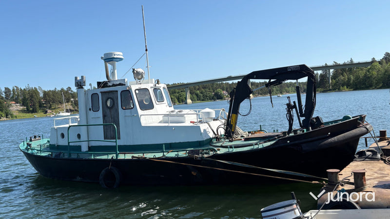 Bogserfartyg / Bärgningsfartyg med kran