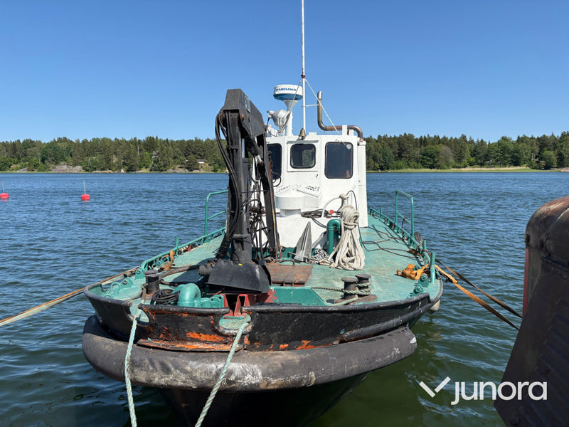 Bogserfartyg / Bärgningsfartyg med kran