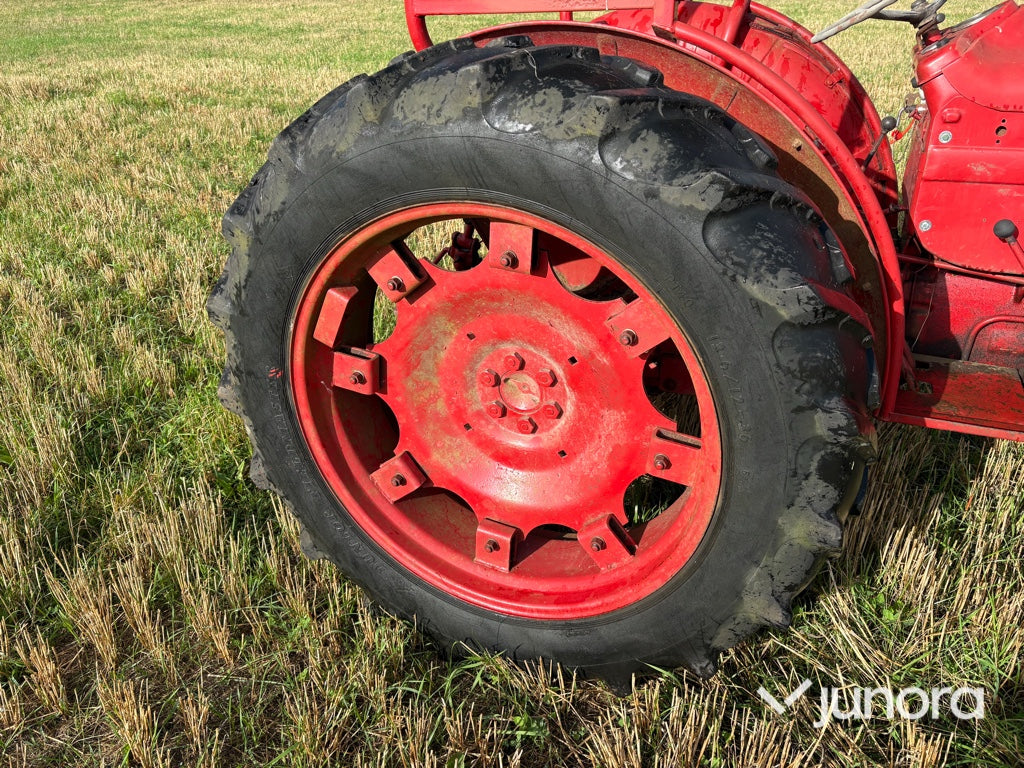 Traktor Volvo BM 400 Buster