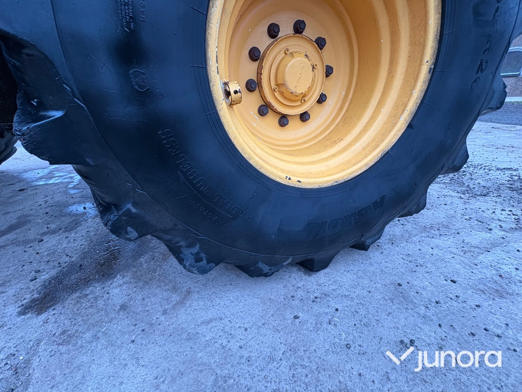 Däck med fälg – 750/65R26, 10-bult (4 st)