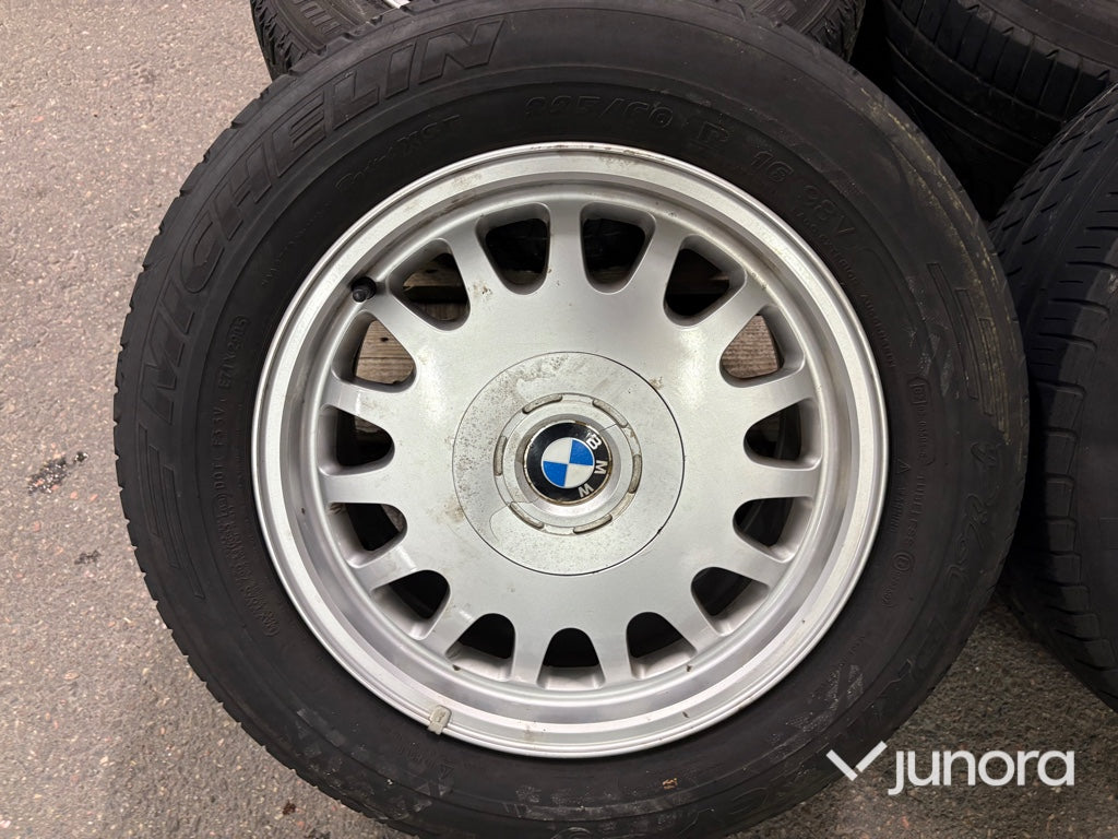 BMW-fälgar med däck (4st)