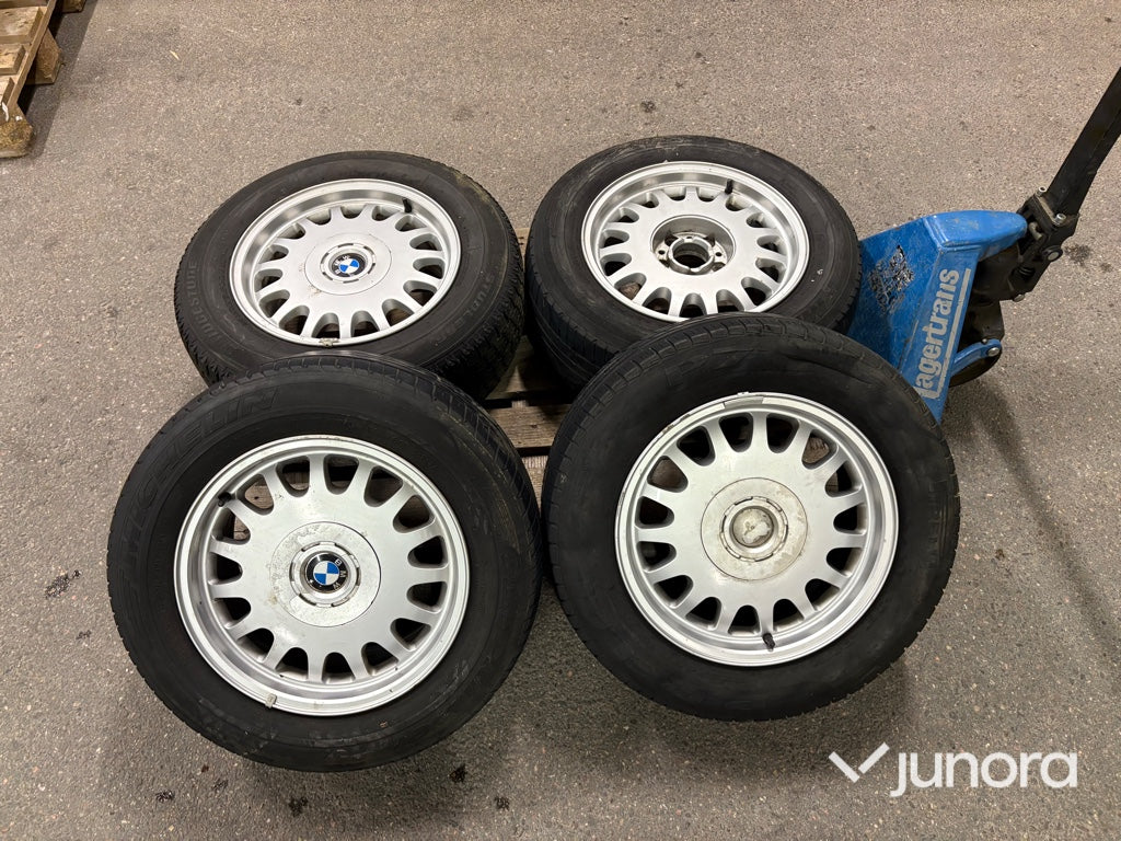 BMW-fälgar med däck (4st)