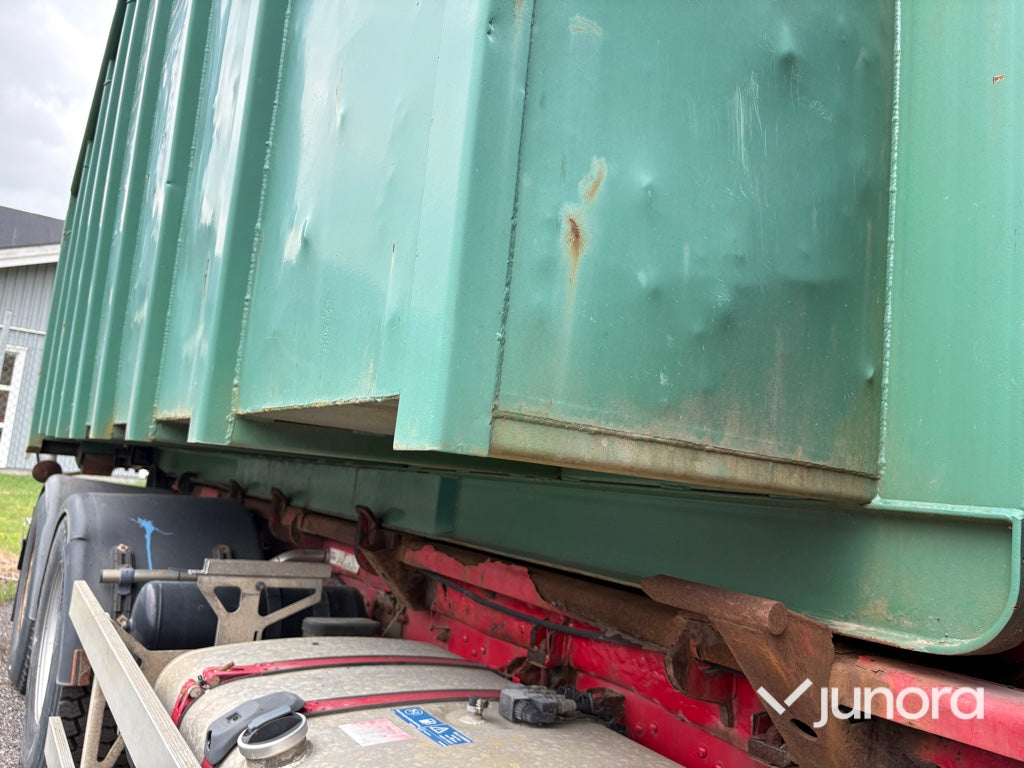 Lastväxlarflak - Med vikarmskran och grip, 6,0 x 2,6 m
