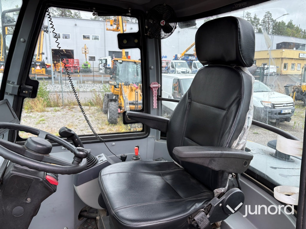Hjullastare Wolf WL160 med redskap
