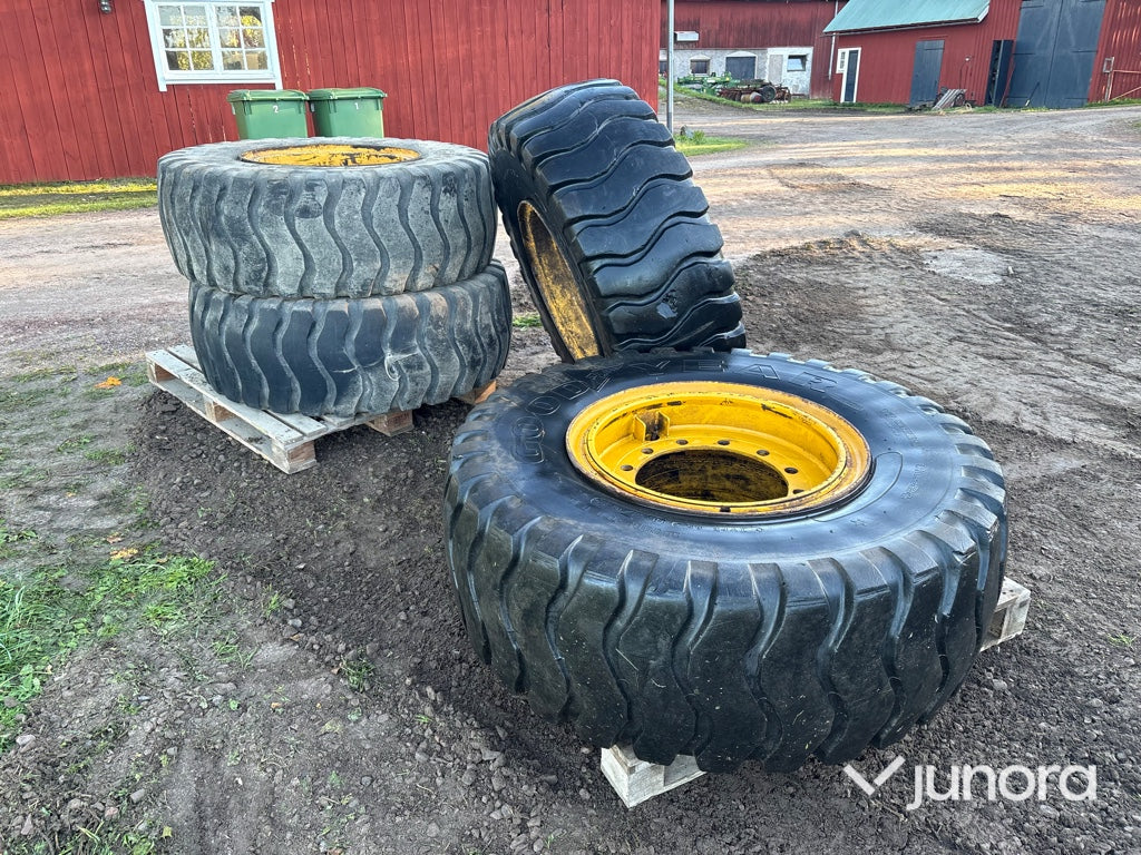 Lastmaskinsdäck och fälg Michelin 17.5R25