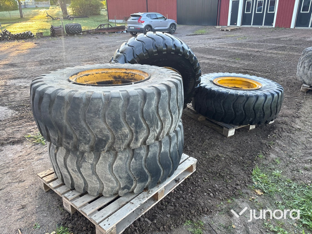 Lastmaskinsdäck och fälg Michelin 17.5R25