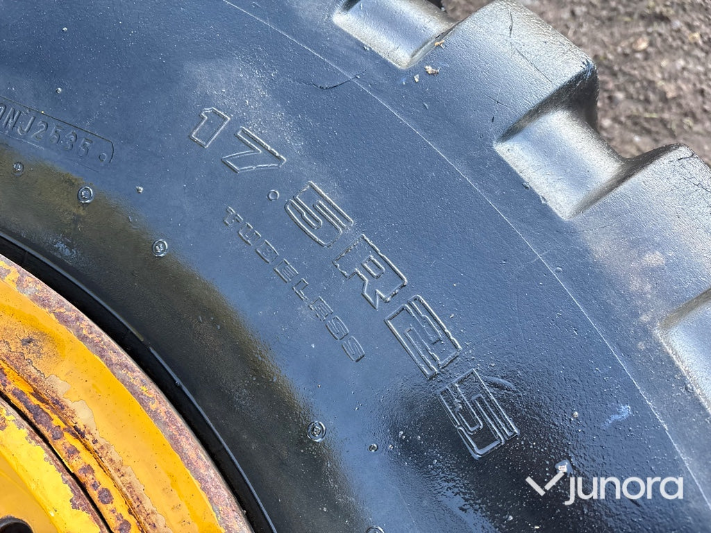 Lastmaskinsdäck och fälg Michelin 17.5R25
