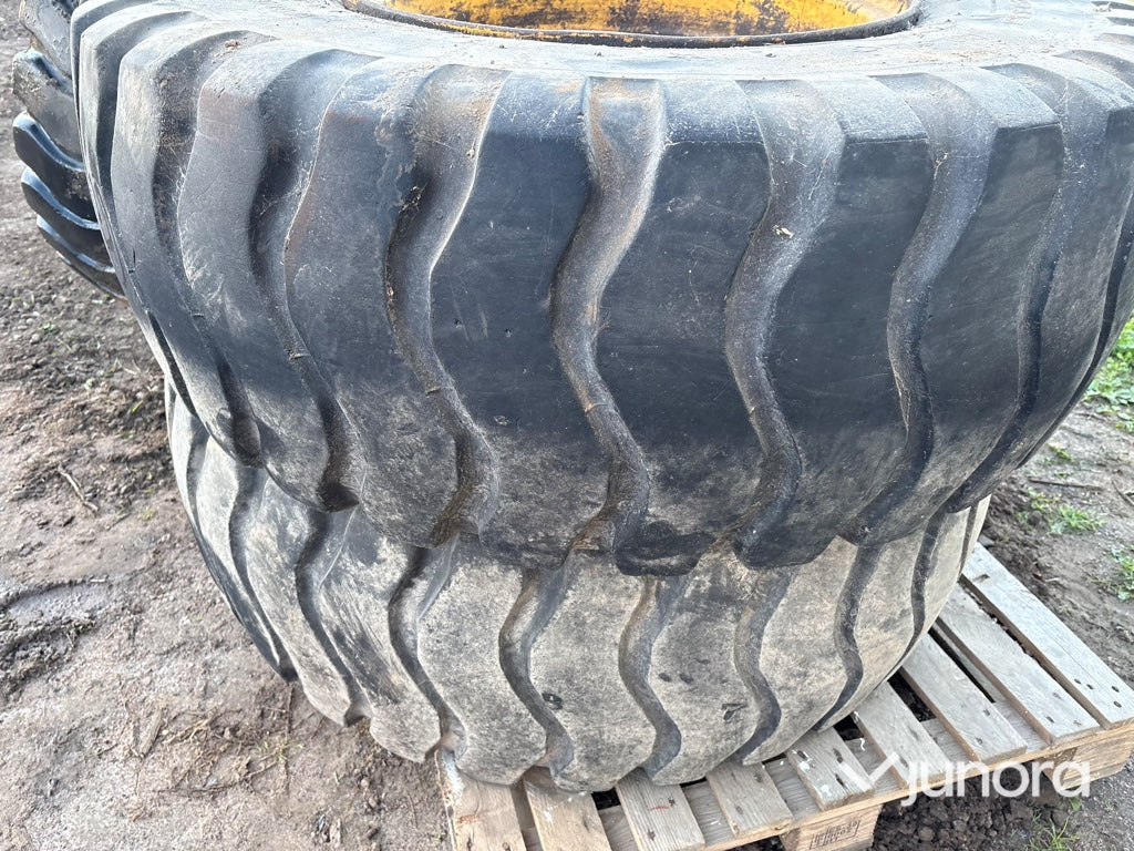Lastmaskinsdäck och fälg Michelin 17.5R25
