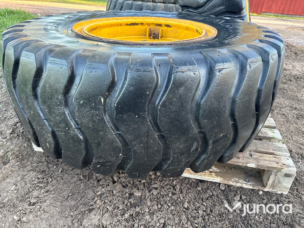 Lastmaskinsdäck och fälg Michelin 17.5R25