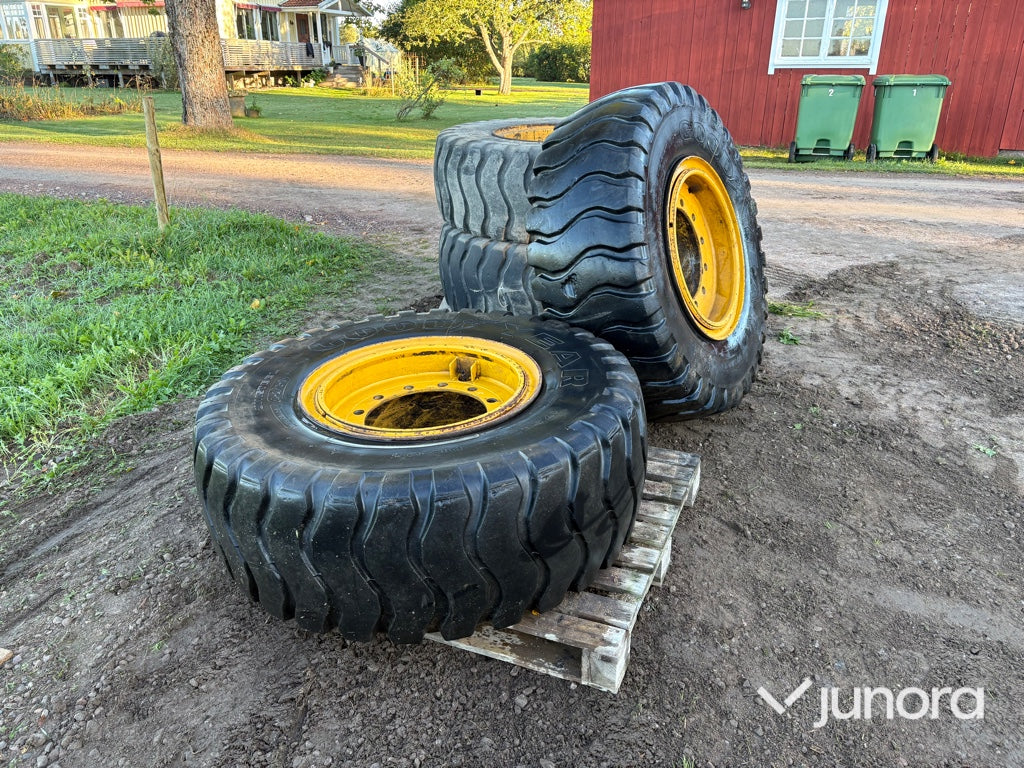 Lastmaskinsdäck och fälg Michelin 17.5R25