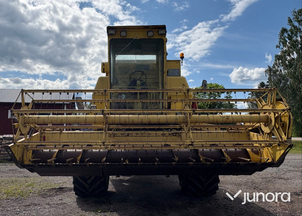 Skördetröska New Holland Clayson S-1550