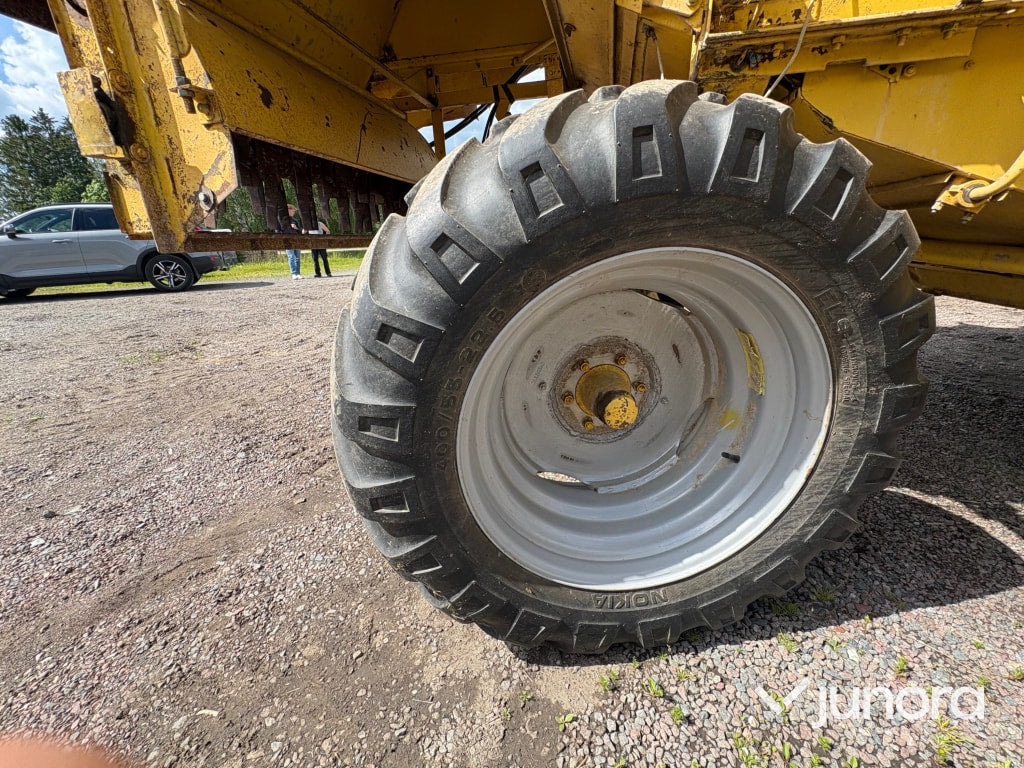 Skördetröska New Holland Clayson S-1550