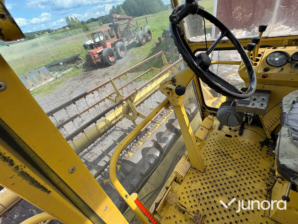 Skördetröska New Holland Clayson S-1550