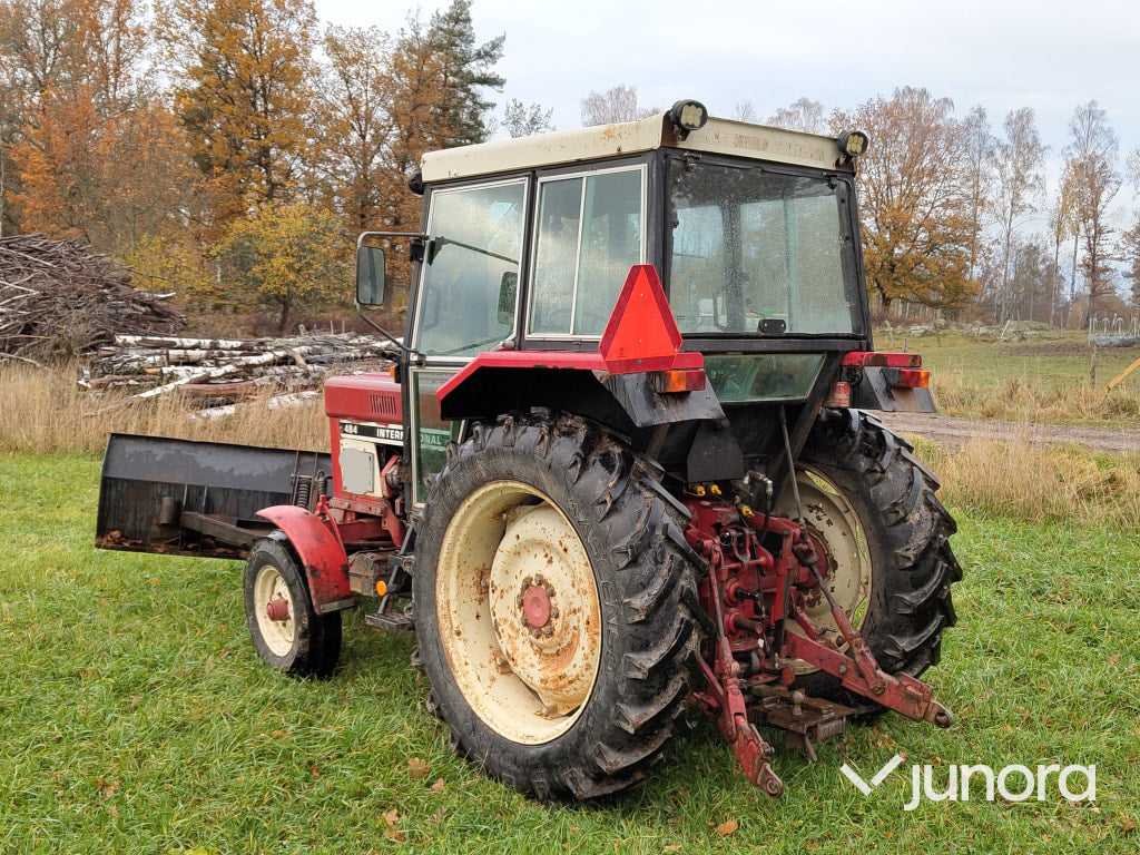 Traktor - International, 484 STD