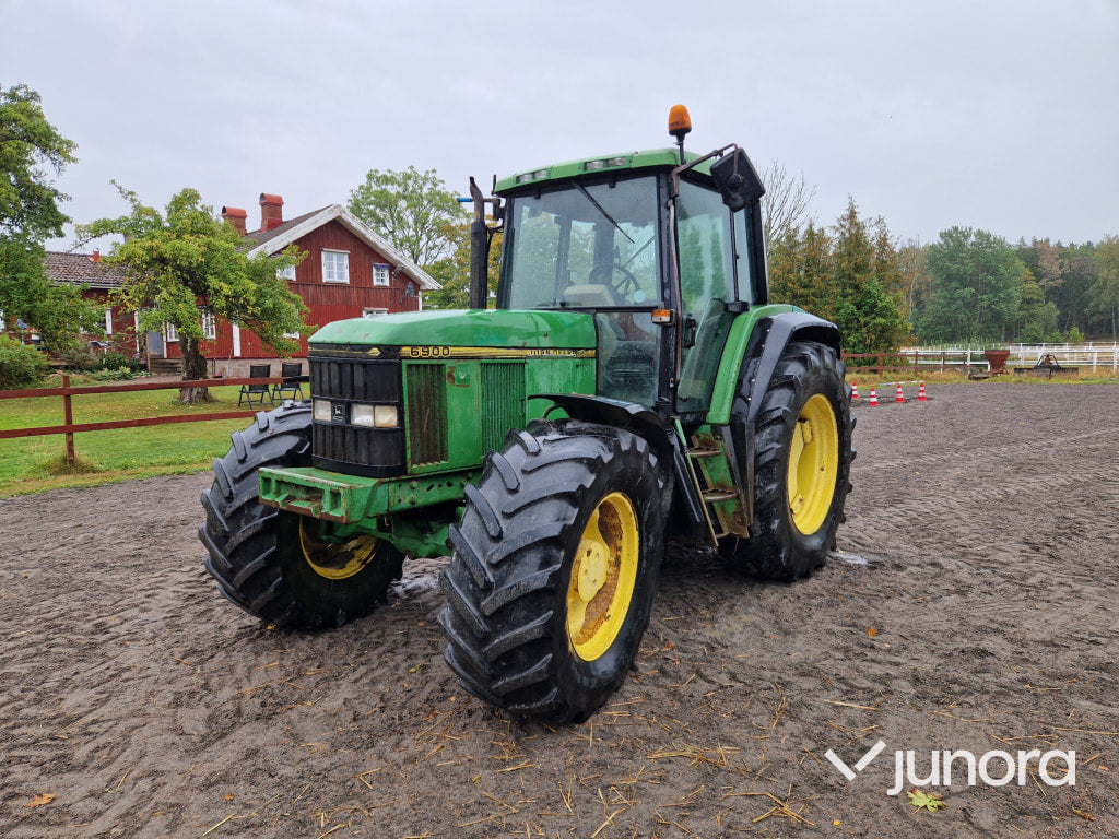 Traktor John Deere 6900