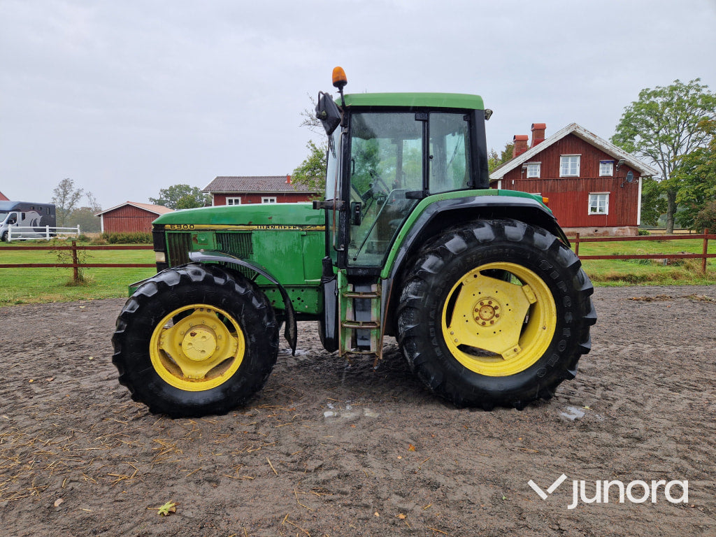 Traktor John Deere 6900