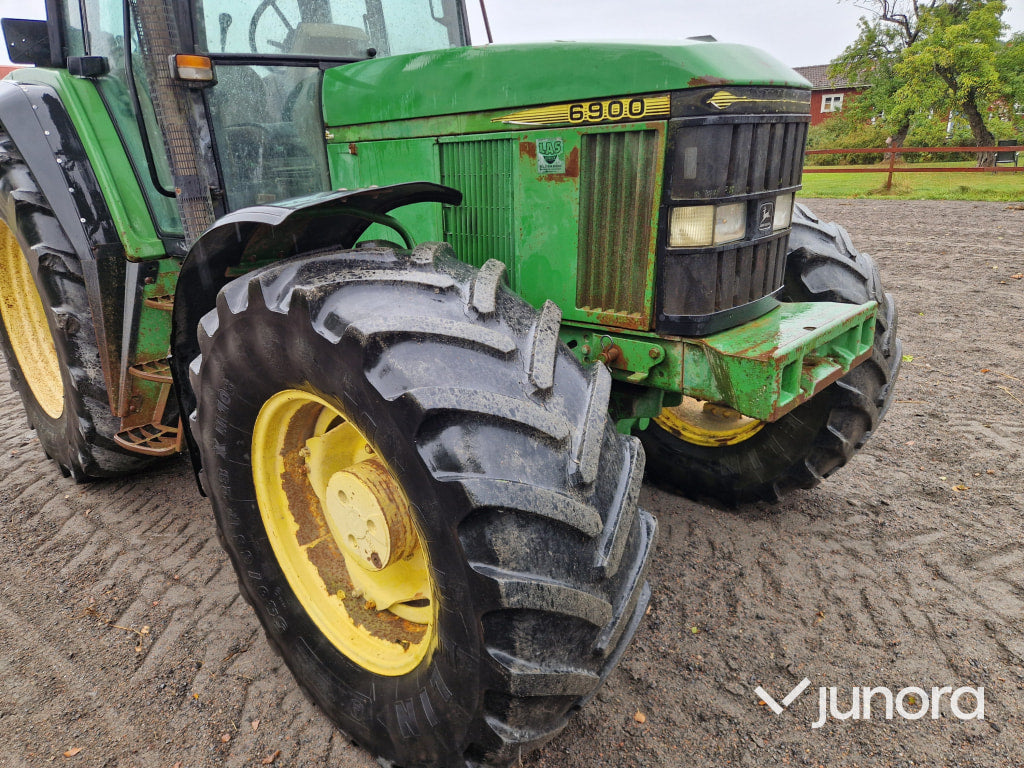 Traktor John Deere 6900