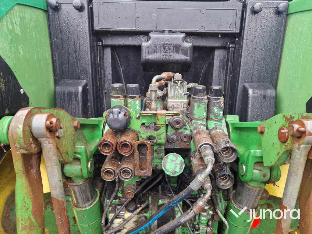 Traktor John Deere 6900