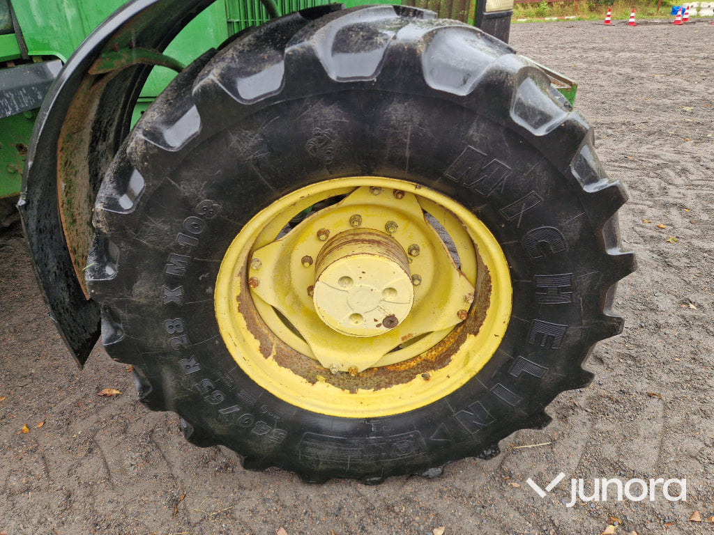 Traktor John Deere 6900
