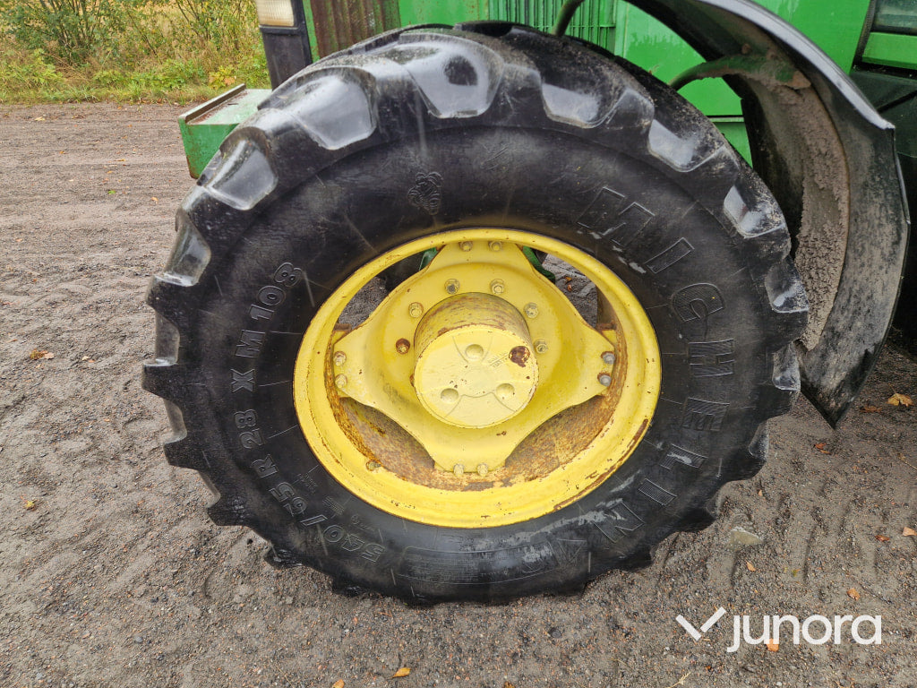 Traktor John Deere 6900