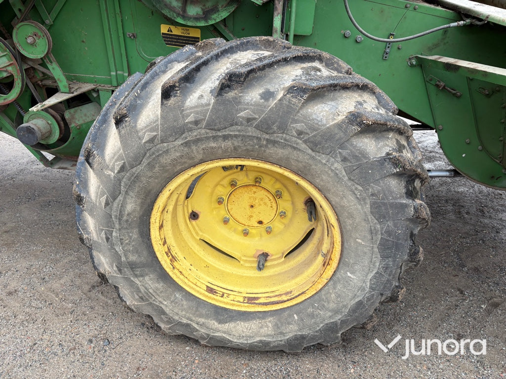 Skördetröska - John Deere 942