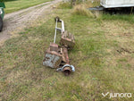 Vägghängd gödselpump