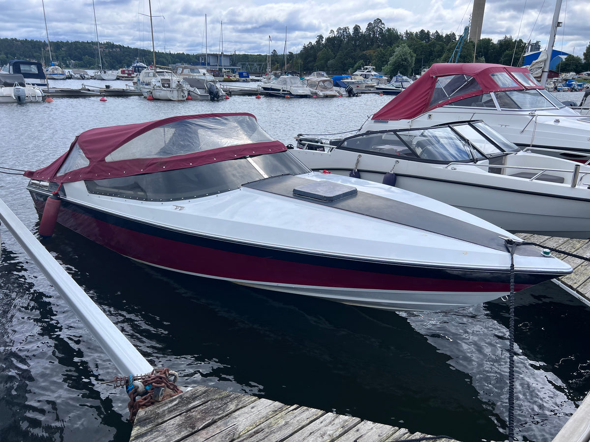 Wallcraft 21 Scarab 300 hk