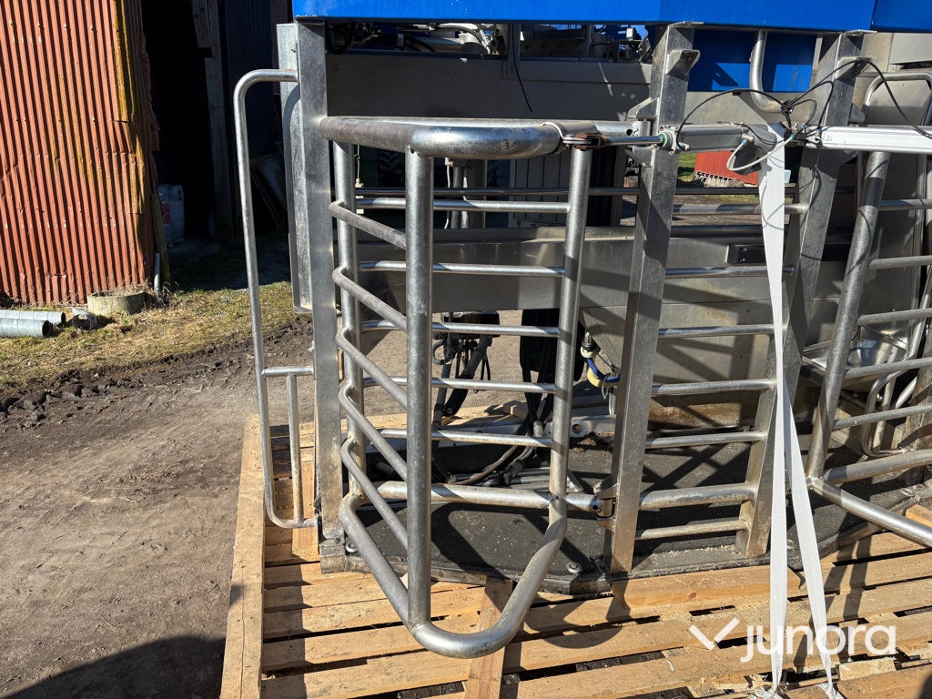 Mjölkrobot - DeLaval, VMS, Milking station höger