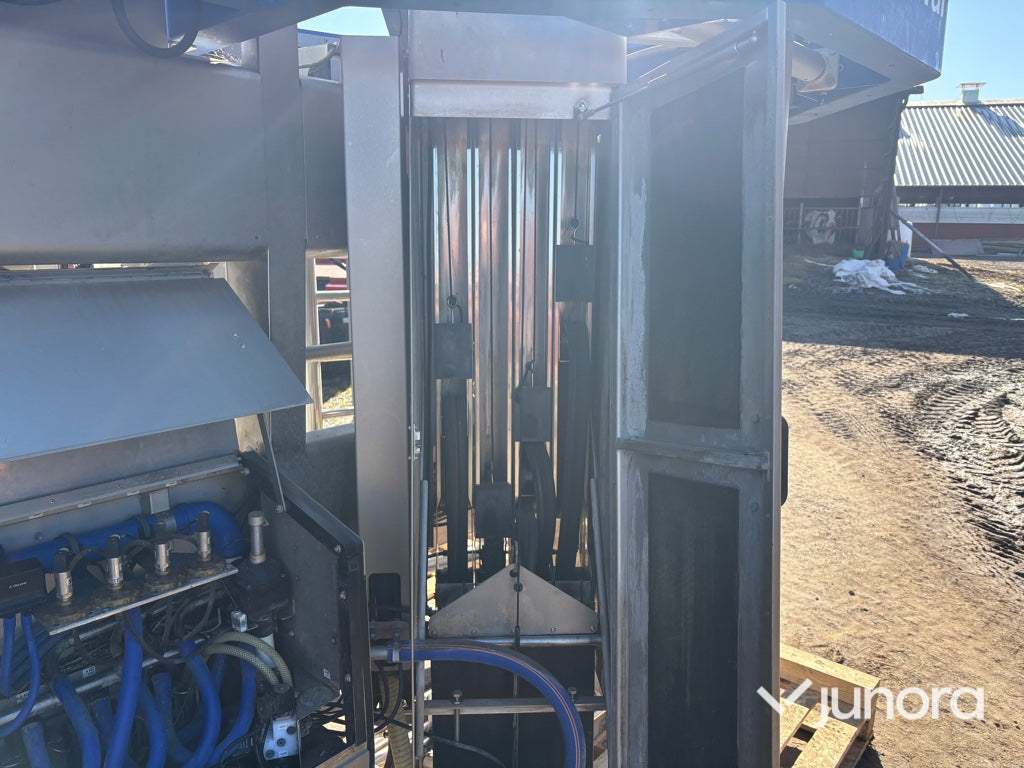 Mjölkrobot - DeLaval, VMS, Milking station höger