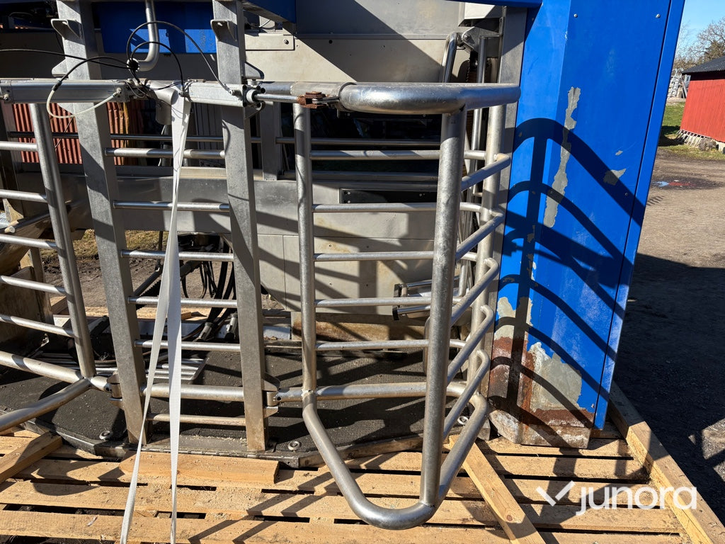 Mjölkrobot - DeLaval, VMS, Milking station höger