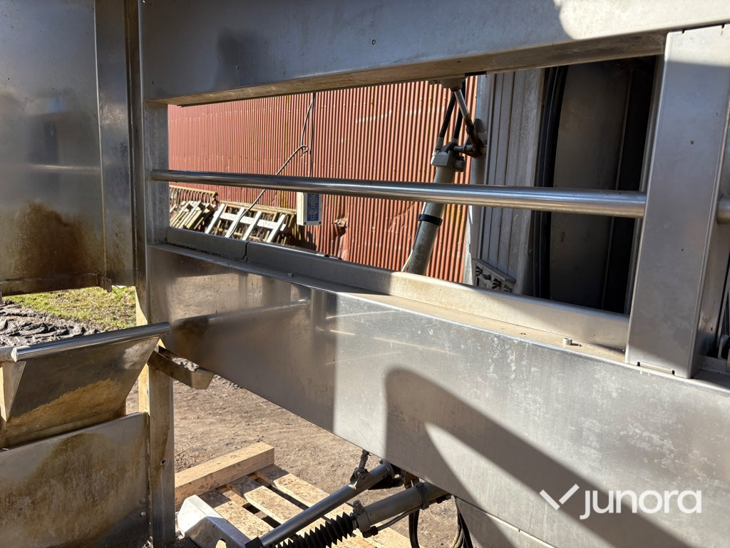 Mjölkrobot - DeLaval, VMS, Milking station höger