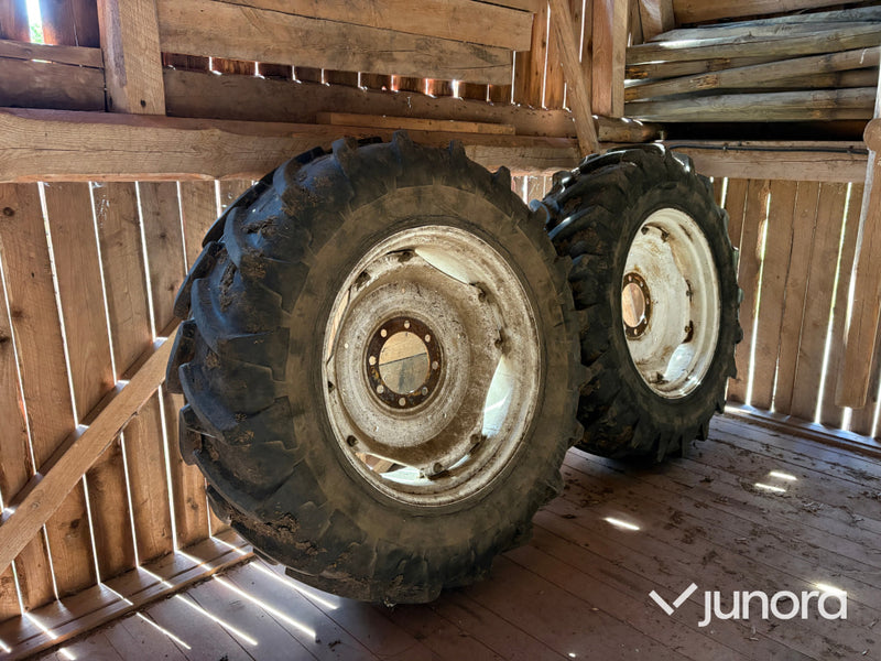 Traktordäck med fälg