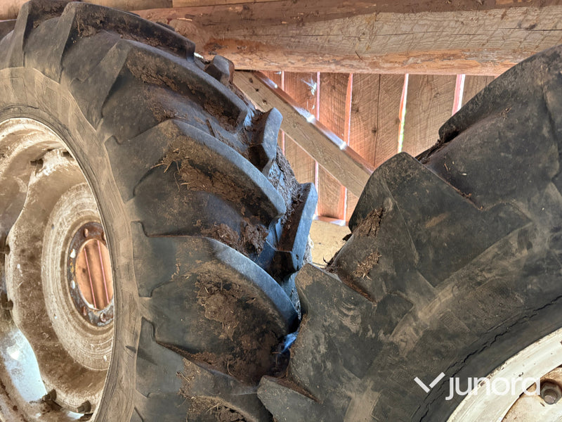 Traktordäck med fälg