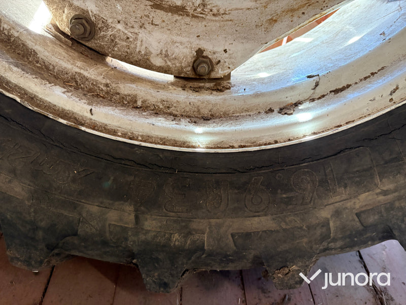 Traktordäck med fälg