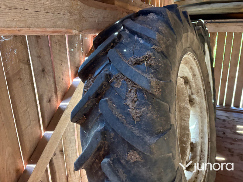 Traktordäck med fälg