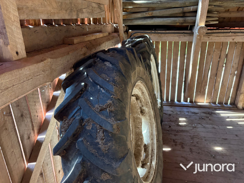 Traktordäck med fälg