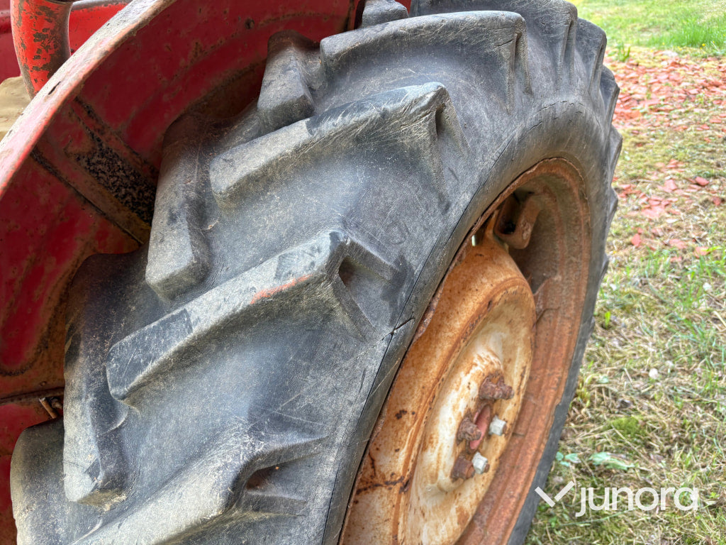 Veterantraktor Nuffield Universal 4DM