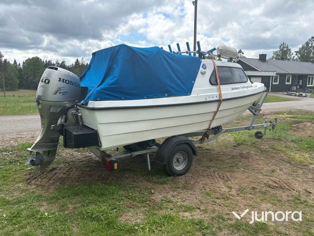 Båt med trailer - Crescent 418, Thule 0504U