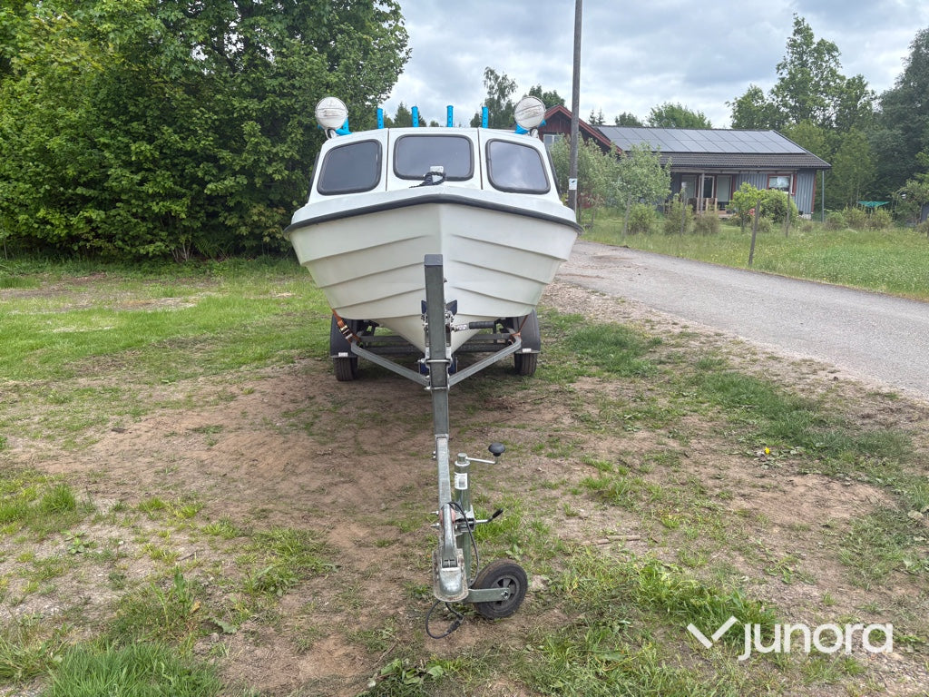 Båt med trailer - Crescent 418, Thule 0504U