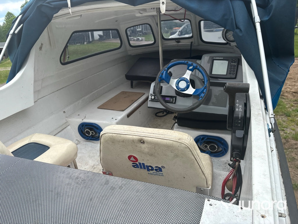 Båt med trailer - Crescent 418, Thule 0504U
