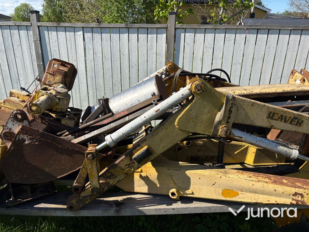 Grävaggregat och lastare Beaver D225/L21