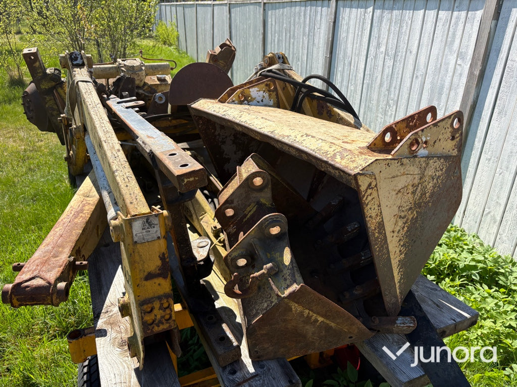 Grävaggregat och lastare Beaver D225/L21
