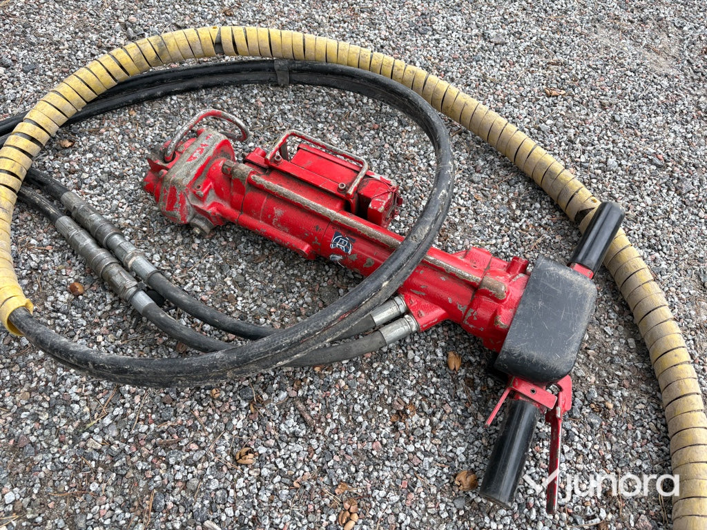 Bergborrmaskin Hycon HPP13F med borr HRD 20RV