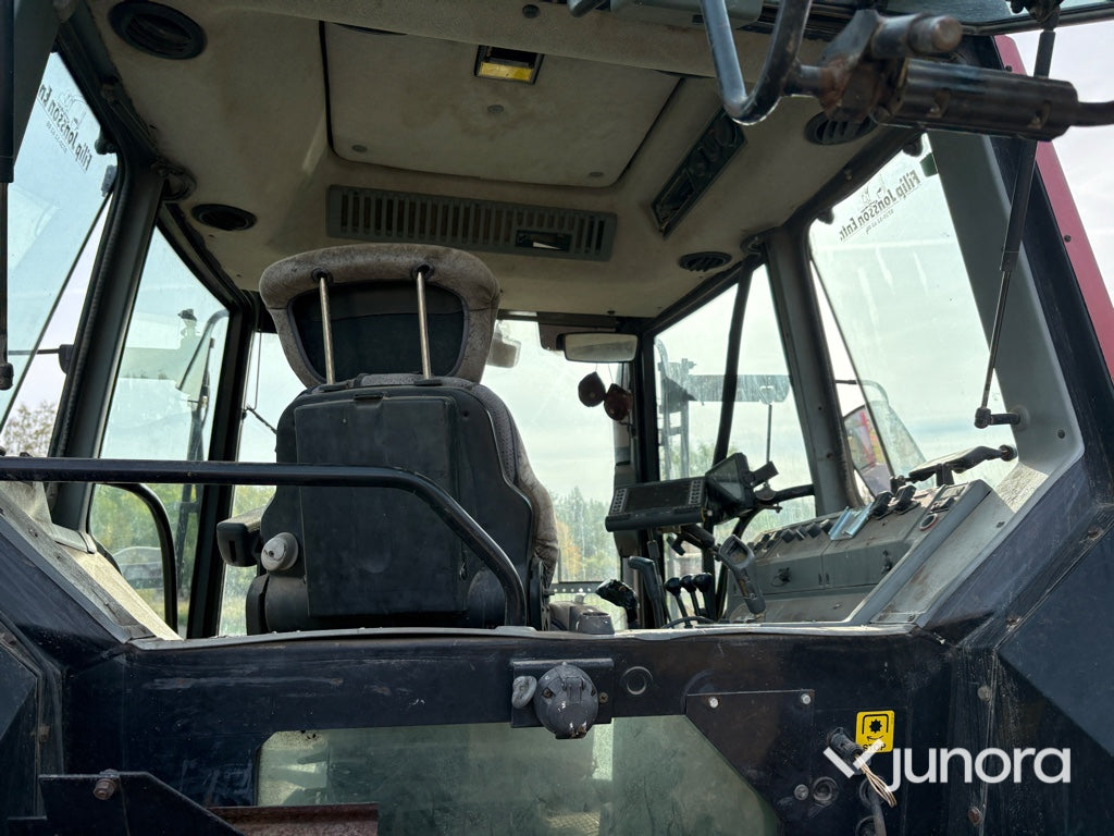 Traktor Valtra 8950-4