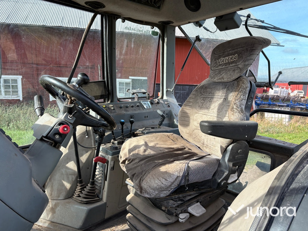 Traktor Valtra 8950-4