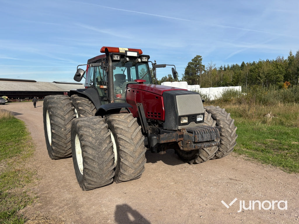 Traktor Valtra 8950-4