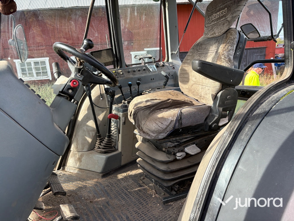 Traktor Valtra 8950-4