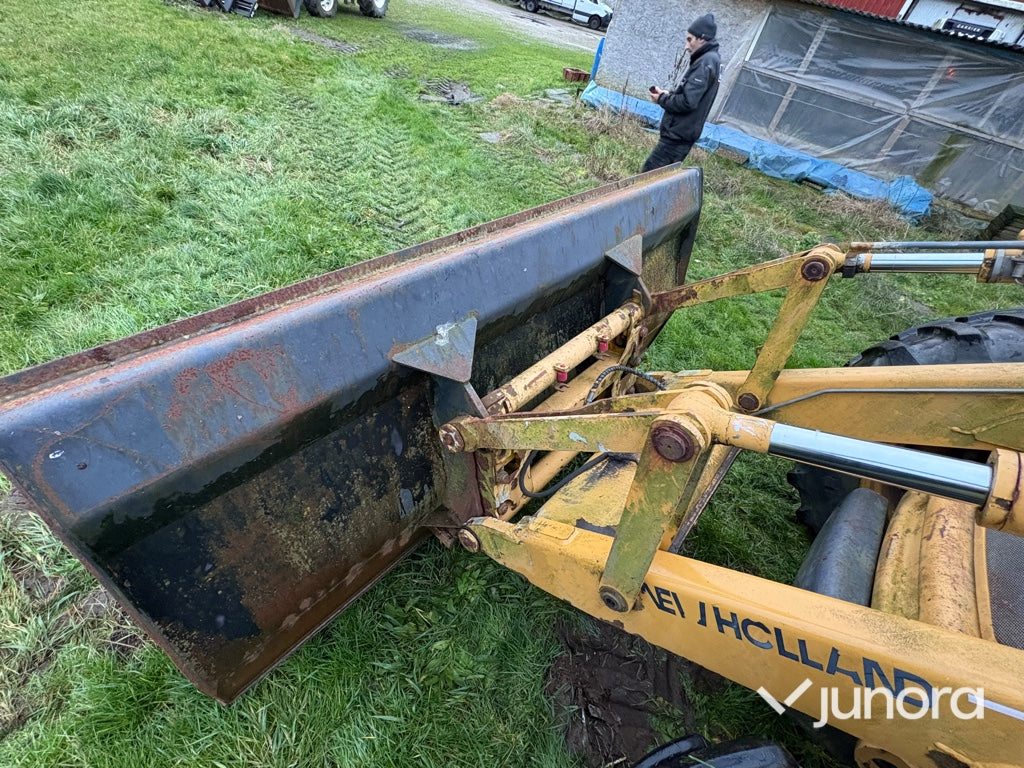 Grävlastare – New Holland LB115, 4WD