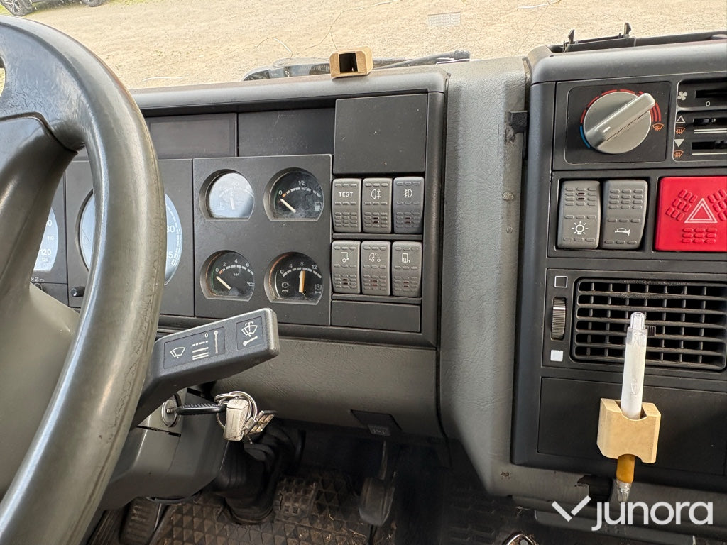 Hästtransport Iveco EuroCargo 85E18